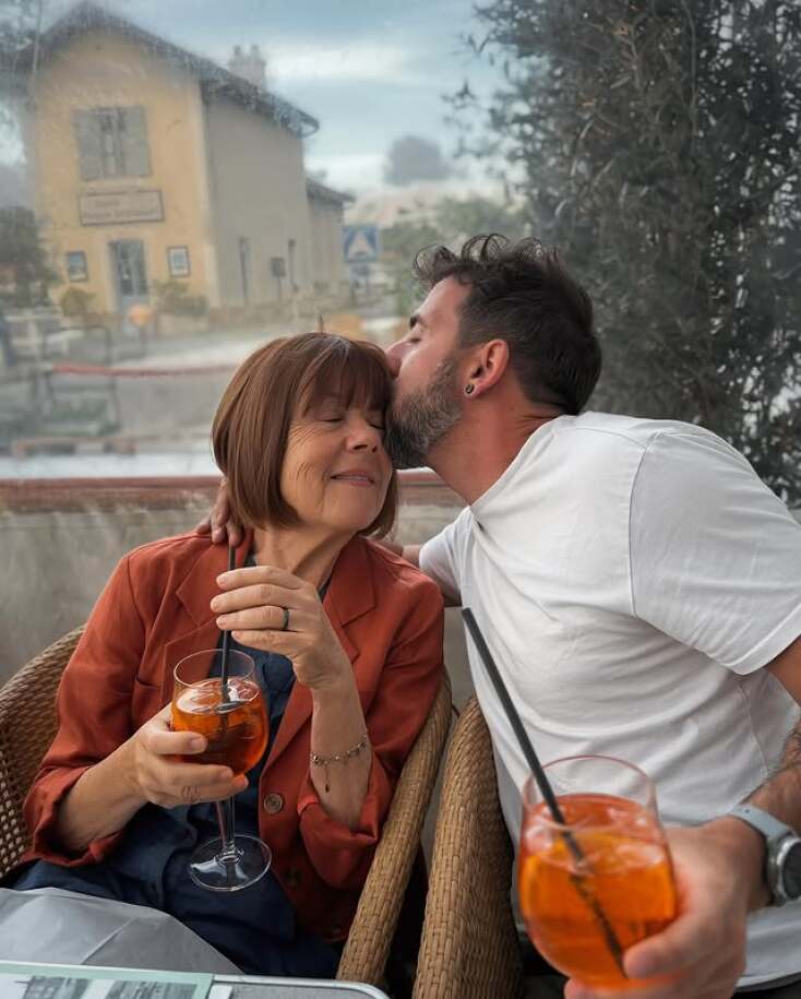 Η Ζιζέλ Πελικό με τον γιο της 