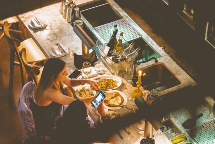 Φαγητό στη μπάρα στον Άσωτο 