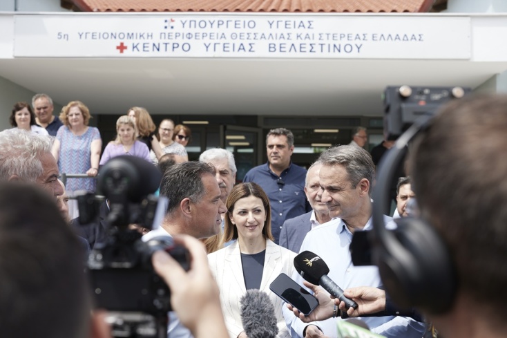 Ο Κυριάκος Μητσοτάκης, μαζί με τον Άδωνι Γεωργιάδη και την Ειρήνη Αγαπηδάκη βρέθηκε στο νέο Κέντρο Υγείας στο Βελεστίνο