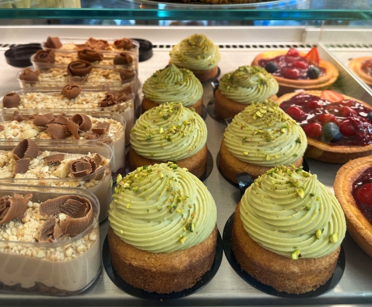 Γλυκά στη Routina από τον Δημήτρη Μακρυνιώτη 