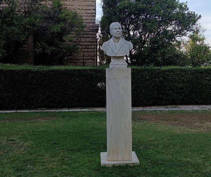 Εθνικό Αστεροσκοπείο Αθηνών - Αδριάντας Δημητρίου Αιγινήτη