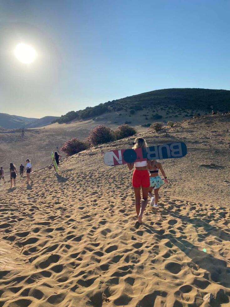 Πώς είναι η καθημερινότητα στα πρωτοποριακά surf camps μόνο για γυναίκες;