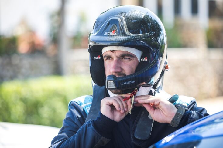 ΕΚΟ Ράλλυ Ακρόπολις 2025 - 2η μέρα: Το πλήρωμα του Ford Car Center, Νώντας Καρανικόλας και Γιώργος Κακαβάς, πέτυχε τον πρώτο του στόχο.