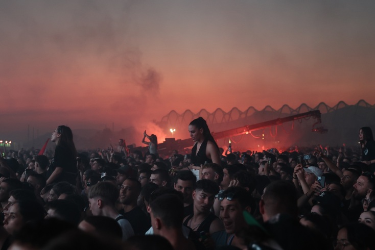 Ο ΛΕΞ ξεσήκωσε πάνω από 60.000 θεατές στο ΟΑΚΑ, στήνοντας μια ιστορική συναυλία-ορόσημο για την ελληνική ραπ και τη «Χειρότερη Γενιά»
