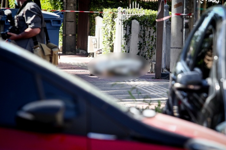 To θύμα της εν ψυχρώ δολοφονίας πεσμένο στο πεζοδρόμιο στην Αγία Παρασκευή