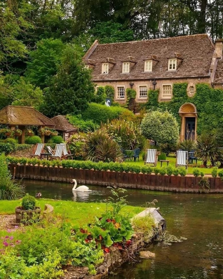 Μπάιμπερι: Το ωραιότερο χωριό της Βρετανίας