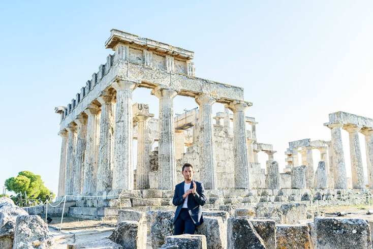 Ο τραγουδιστής Γιώργος Περρής γράφει για την Αίγινα 