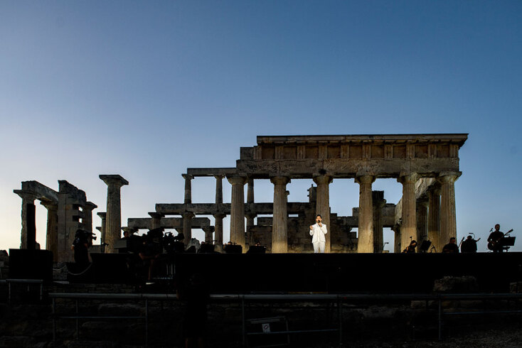 Ο τραγουδιστής Γιώργος Περρής γράφει για την Αίγινα 