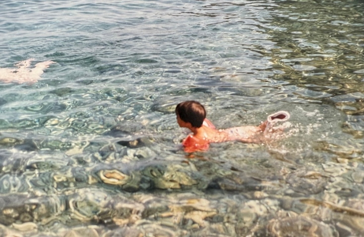 Ο Κώστας Μαρτάκης σε παιδική ηλικία 