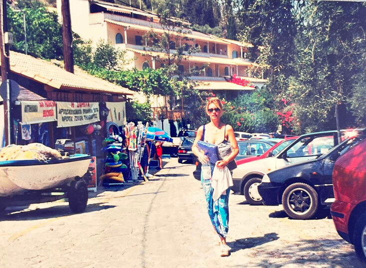 Η Άριελ Κωνσταντινίδη γράφει για τη Λευκάδα