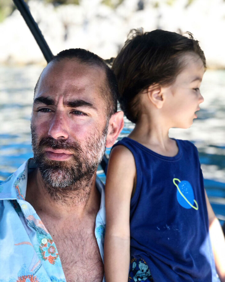 Άρης Βεζενές: Οι Παξοί είναι από τα μέρη που δεν τα επισκέπτεσαι απλώς, τα κουβαλάς μέσα σου