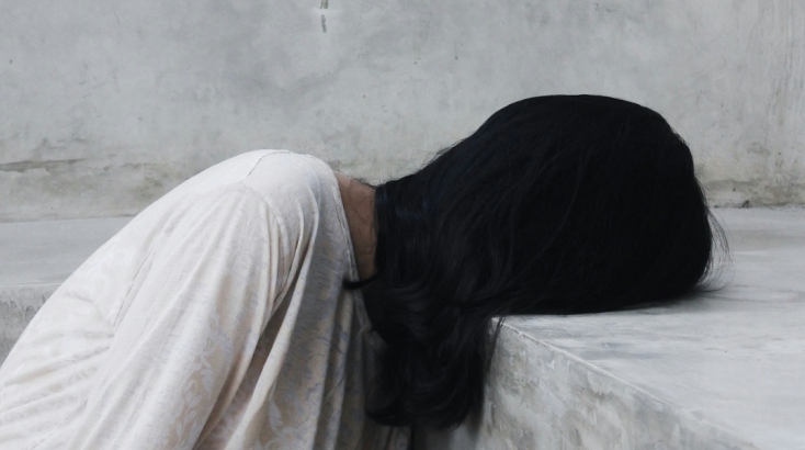 κοπέλα που ε΄χει πάρει τη λάθος απόφαση