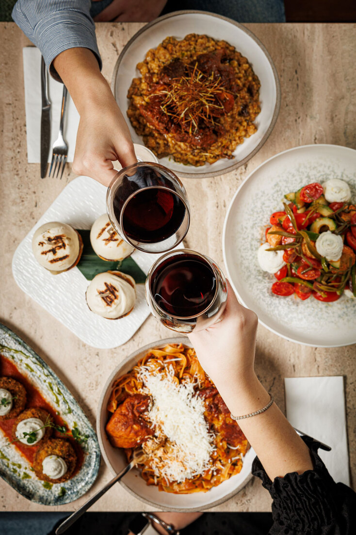 Ο σεφ Δημήτρης Γεωργιάδης μας ξεναγεί στην κουζίνα του Rodopou & Beyond