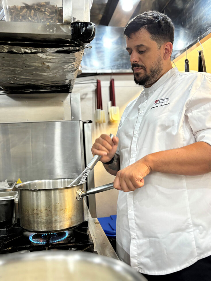 Ο σεφ Δημήτρης Γεωργιάδης μας ξεναγεί στην κουζίνα του Rodopou & Beyond