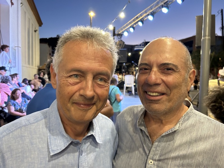 Ο Νίκος Οικονομίδης είναι το «βιολί» των Κυκλάδων 