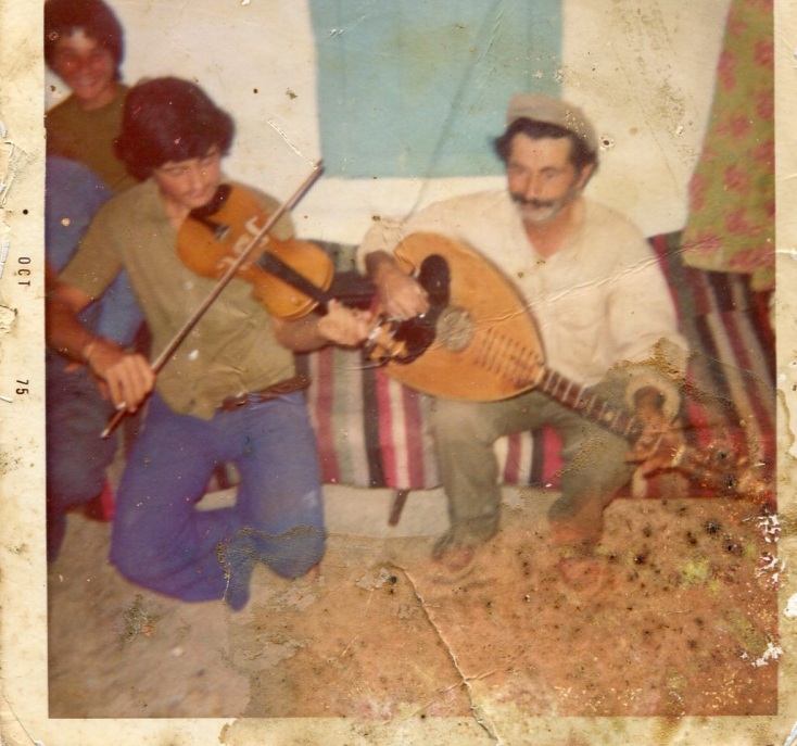 Ο Νίκος Οικονομίδης είναι το «βιολί» των Κυκλάδων 