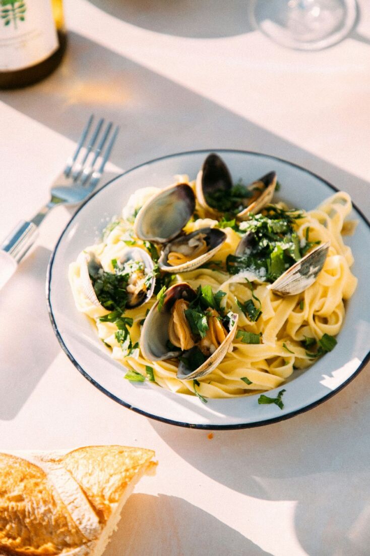 Συνταγή για μακαρονάδα με μύδια και αχιβάδες