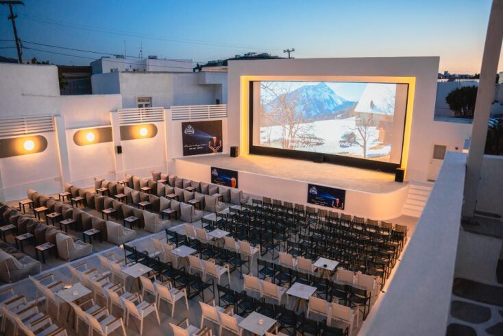 Τα ωραιότερα θερινά των νησιών: Η μεγάλη οθόνη με θέα Αιγαίο