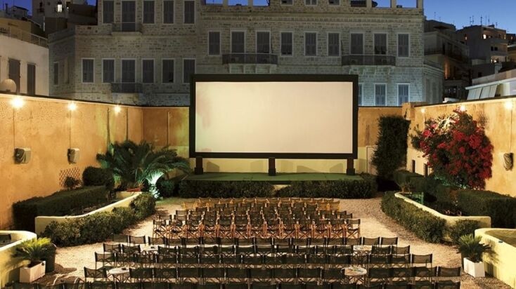 Τα ωραιότερα θερινά των νησιών: Η μεγάλη οθόνη με θέα Αιγαίο