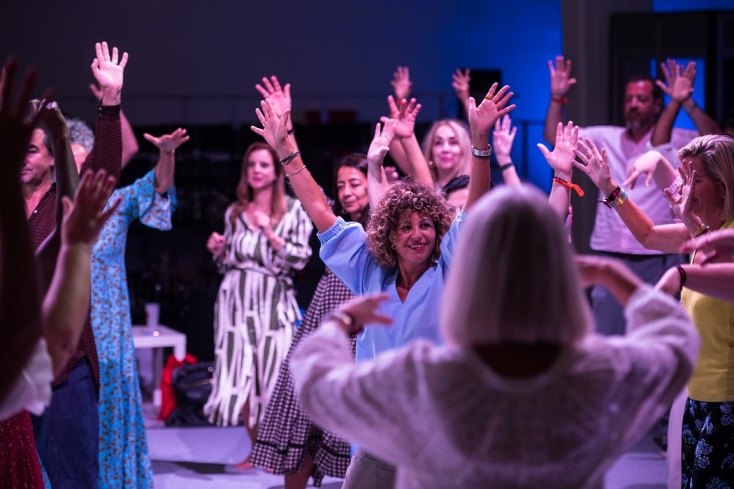 Επαναγοητεύοντας τον Κόσμο: Το 3ο Συμπόσιο για μια Νέα Ελευσίνα συνδέει τέχνη και οικολογική συνείδηση σε ένα τριήμερο σύγχρονου διαλόγου και δράσης.