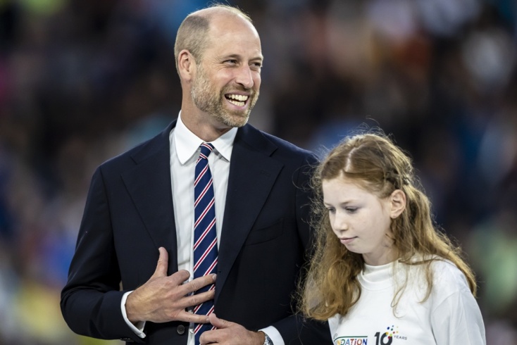 Η 12χρονη Γκρέτα, με σύνδρομο Dravet, στάθηκε δίπλα στον πρίγκιπα Ουίλιαμ στην απονομή του Euro Γυναικών 2025 και συγκίνησε το κοινό με την παρουσία της.