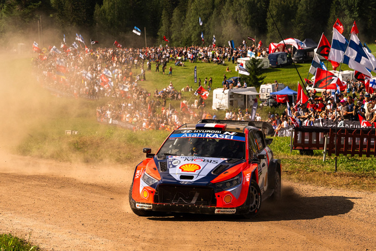 Ράλλυ Φινλανδίας: O Κάλε Ροβάνπερα θριαμβεύει και γράφει ιστορία