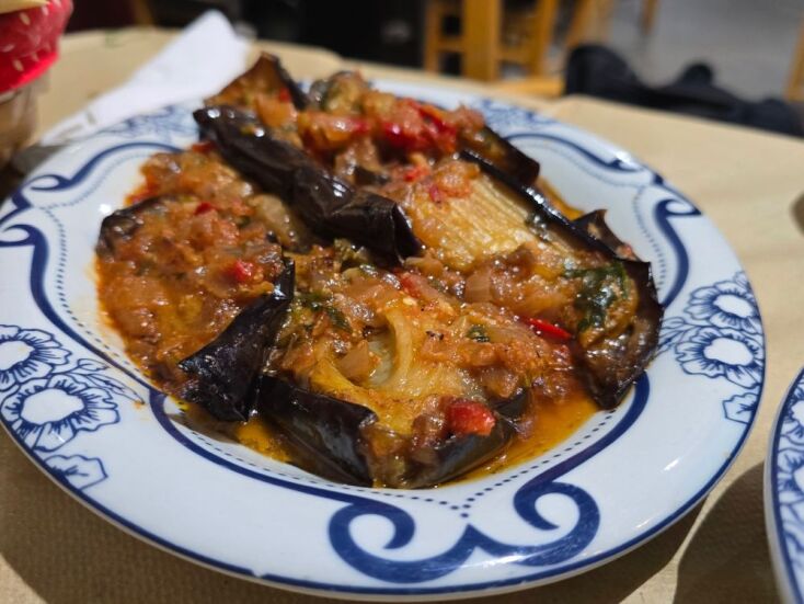 Ευγενία, Σύνταγμα