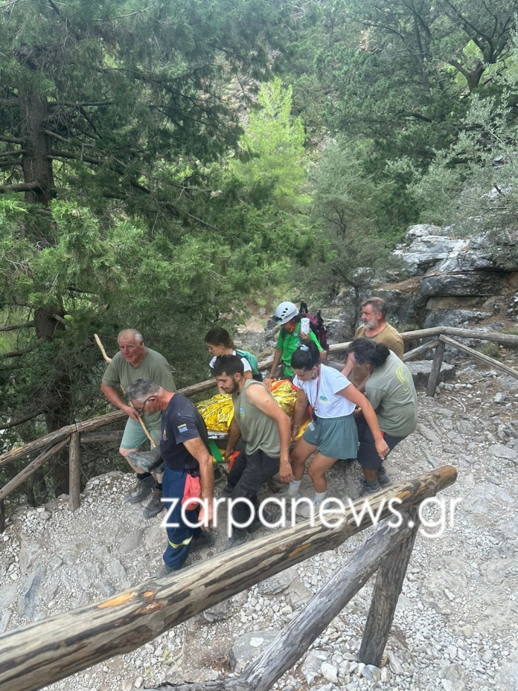 Φαράγγι Σαμαριάς: Κουβάλησαν τραυματία στα χέρια για 3 χιλιόμετρα