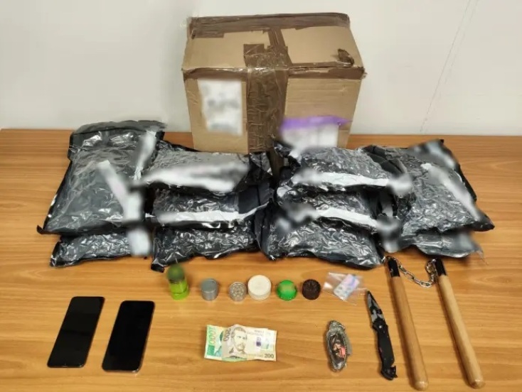 112082025-photo-2-696x523