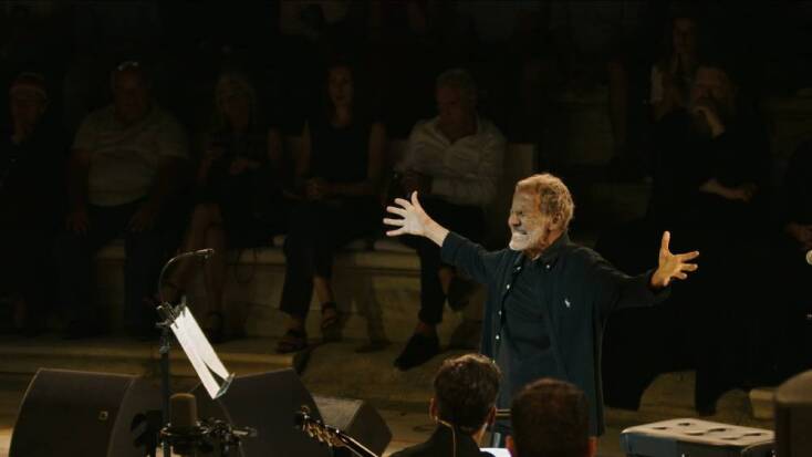 Σταύρος Ξαρχάκος