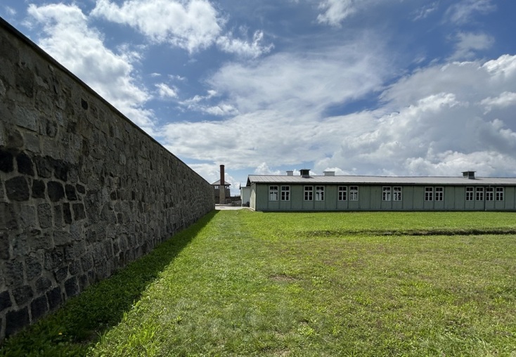 Το Μαουτχάουζεν, ο Θεοδωράκης και το σημαντικότερο μουσικό έργο που γράφτηκε ποτέ για το Ολοκαύτωμα 