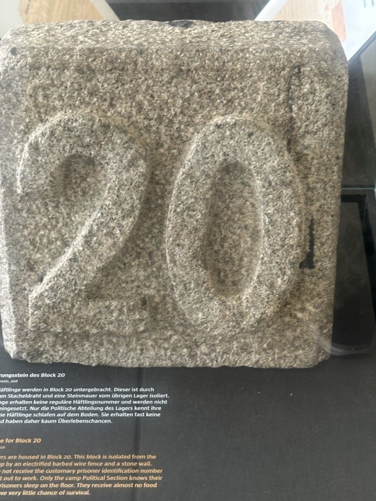 Το Μαουτχάουζεν, ο Θεοδωράκης και το σημαντικότερο μουσικό έργο που γράφτηκε ποτέ για το Ολοκαύτωμα 