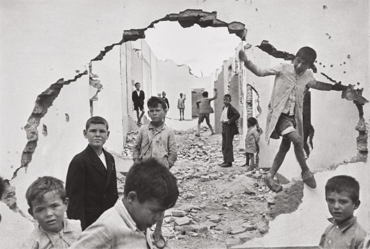 Ανρί Καρτιέ-Μπρεσόν: «Η Αποφασιστική Στιγμή» του μετρ της φωτογραφίας δρόμου