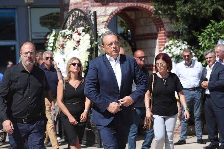 Απόστολος Βεσυρόπουλος: Σε κλίμα οδύνης τελέστηκε η κηδεία του 59χρονου γραμματέα της ΚΟ της ΝΔ - «Έφυγε το καλύτερο παιδί», είπε στον επικήδειο ο πρωθυπουργός