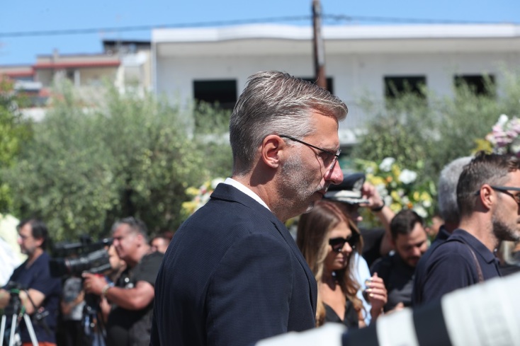 Απόστολος Βεσυρόπουλος: Σε κλίμα οδύνης τελέστηκε η κηδεία του 59χρονου γραμματέα της ΚΟ της ΝΔ - «Έφυγε το καλύτερο παιδί», είπε στον επικήδειο ο πρωθυπουργός