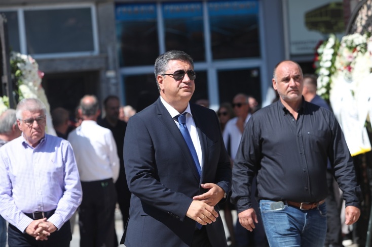 Απόστολος Βεσυρόπουλος: Σε κλίμα οδύνης τελέστηκε η κηδεία του 59χρονου γραμματέα της ΚΟ της ΝΔ - «Έφυγε το καλύτερο παιδί», είπε στον επικήδειο ο πρωθυπουργός