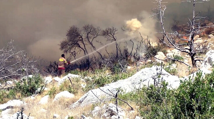 2016, Ανεξέλεγκτη και ενισχυόμενη διαρκώς από τους ανέμους μαίνεται η πυρκαγιά που εκδηλώθηκε στη Χίο