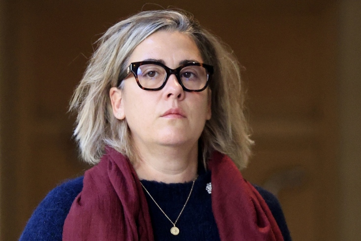 Η Καρολίν Νταριάν κατά τη διάρκεια της δίκης του ενορχηστρωτή των βιασμών της συζύγου του, Ντομινίκ Πελικό