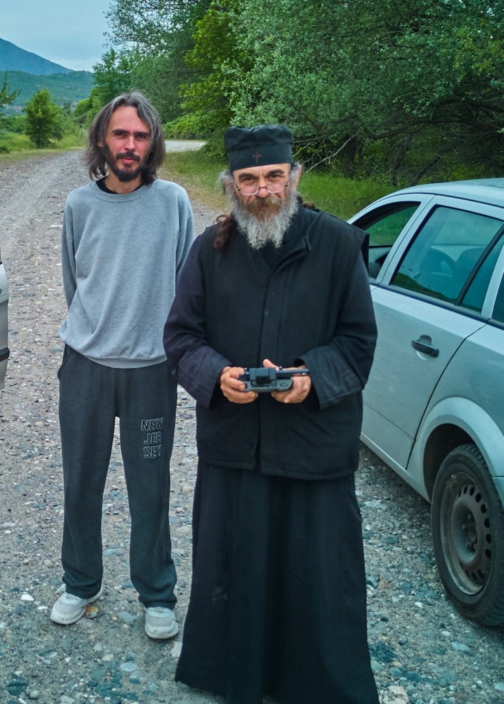 Ποιος είναι ο «παπα - drone», ο ιερέας - Youtuber που προβάλλει το Βόιο Κοζάνης