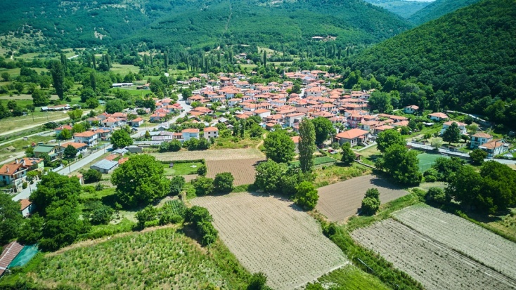 Ποιος είναι ο «παπα - drone», ο ιερέας - Youtuber που προβάλλει το Βόιο Κοζάνης