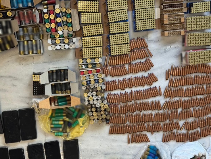 Όπλα, ναρκωτικά, εκβιασμοί και ξέπλυμα χρημάτων: οι αποκαλύψεις της ΕΛ.ΑΣ. για τη Μαφία της Κρήτης σοκάρουν με το μέγεθος της δράσης της.