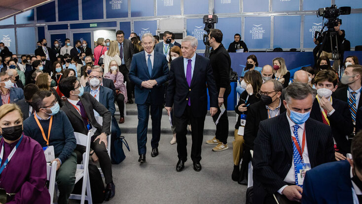 Τόνι Μπλερ και Συμεών Τσομώκος στο Οικονομικό Φόρουμ Δελφών