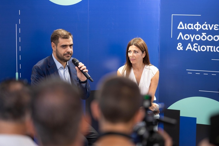 Ο κυβερνητικός εκπρόσωπος, Παύλος Μαρινάκης και η υπουργός Παιδείας, Σοφία Ζαχαράκη