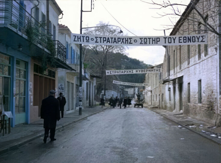 Ο δρόμος πάνω από το λιμάνι στον «Θίασο»