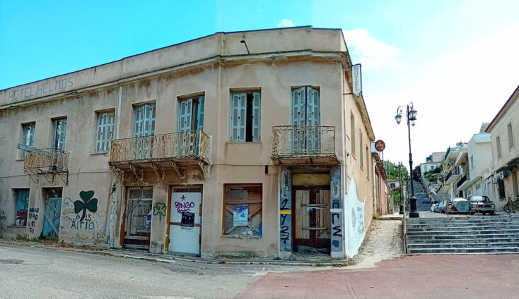 Σήμερα, τα σκαλάκια της Φοιλοποίμενος που γυρίστηκε ο «Θίασος»