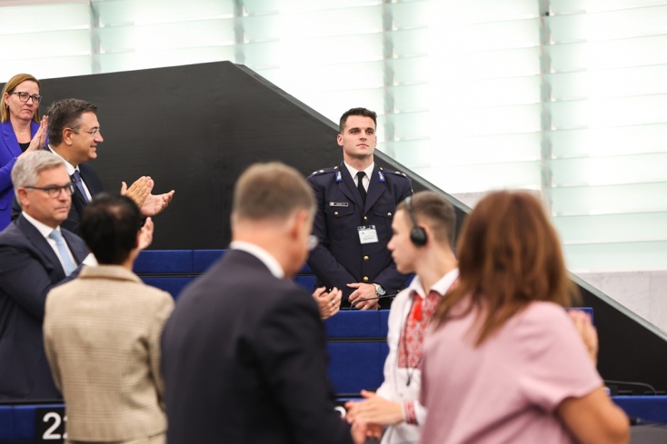 Ο Έλληνας δασοκομάντο που καταχειροκρότησε το Ευρωπαϊκό Κοινοβούλιο - «Είστε έμπνευση για όλους»