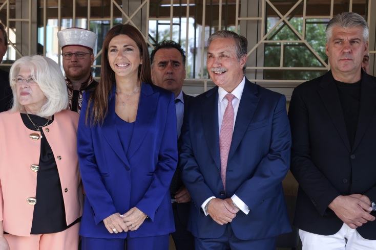 Ξεκίνησε η λειτουργία των πρώτων έξι Δημόσιων Ωνάσειων Σχολείων σε Αχαρνές, Περιστέρι, Κολωνό, Ξηροκρήνη Θεσσαλονίκης, Κοζάνη και Ξάνθη. 