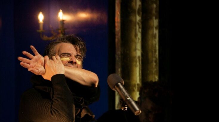 Κόκκαλο: Η παράσταση που καθήλωσε το κοινό της Νέας Υόρκης επιστρέφει στην Αθήνα