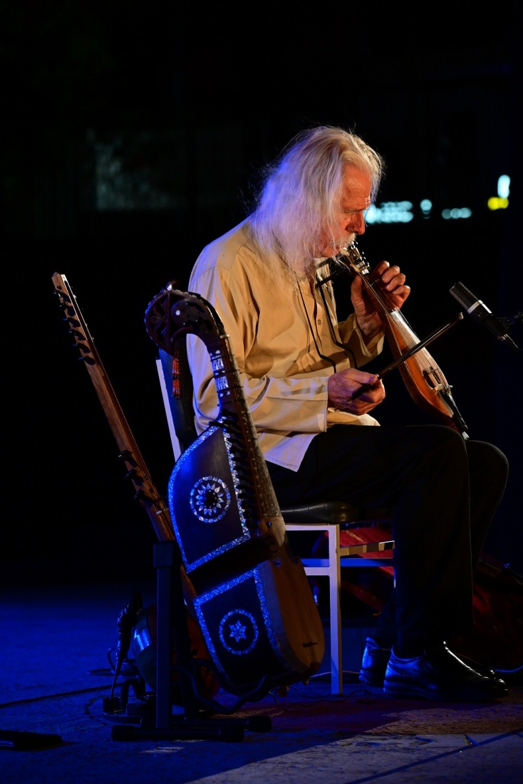 Ross Daly: Ο Ερωτόκριτος φέρνει ολόκληρο τον κόσμο στην Κρήτη και το αντίστροφο