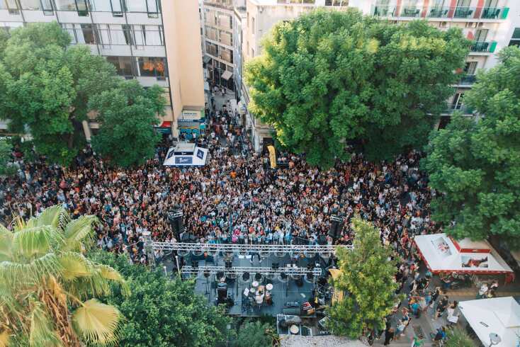 Κόσμος στο κέντρο της Αθήνας